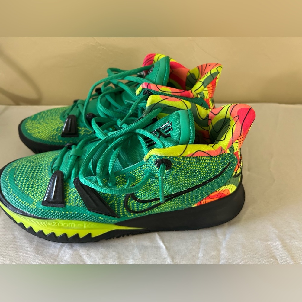 Kyrie 7 weatherman gently used basketball sneakers size 8